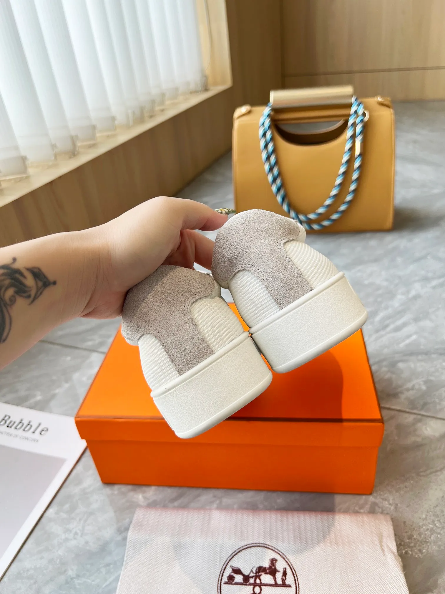 👟👟Ex-factory price 520👟👟 🔥🔥🔥French direct mail HERMES/Hermès flat fashion sports and casual shoes Korean style lace-up mesh lightweight! ! Breathable and comfortable, standard size 35/40 (41 can be customized and will not be returned)